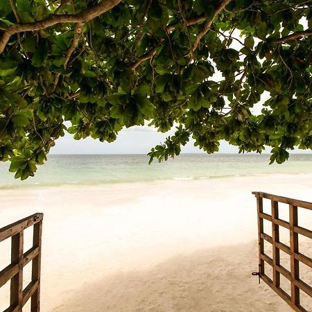 Uroa Beach Lodge 外观 照片